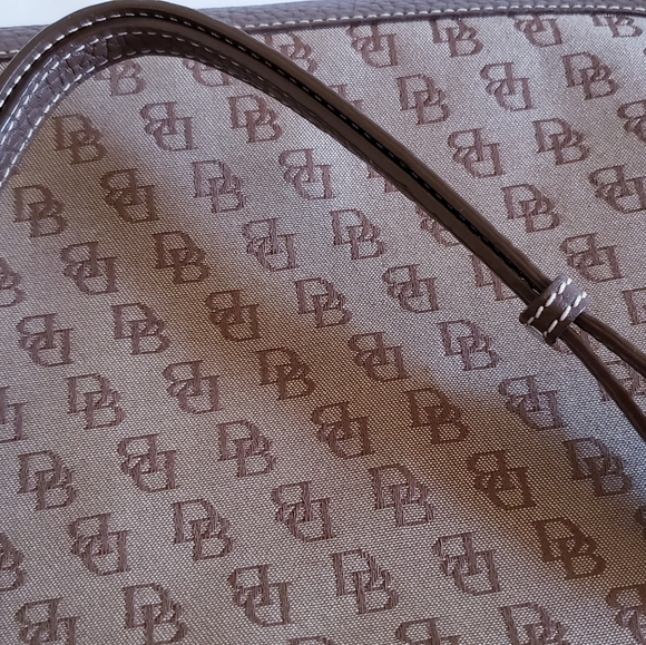 Dooney Bourke monogram flat baguette bag brown - Picture 7 of 7